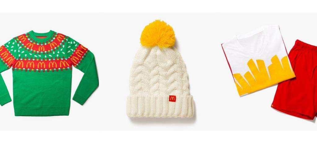 Collection Holidays Mc Donalds, avec un pull, un bonnet blanc et un ensemble t-shirt et short