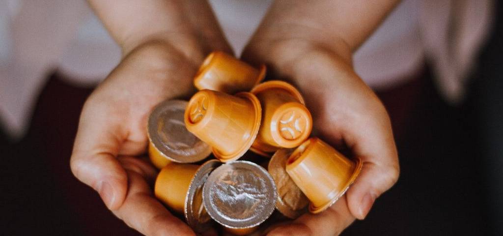 Des capsules de café au creux de mains