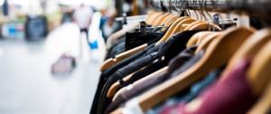 Vêtements sur un cintre