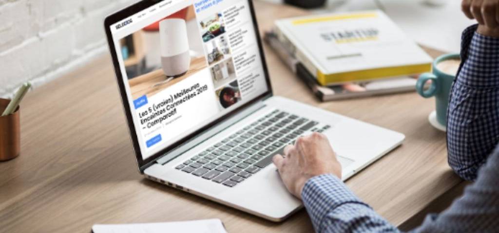 Ordinateur avec s=à l'écran le site Sélectos