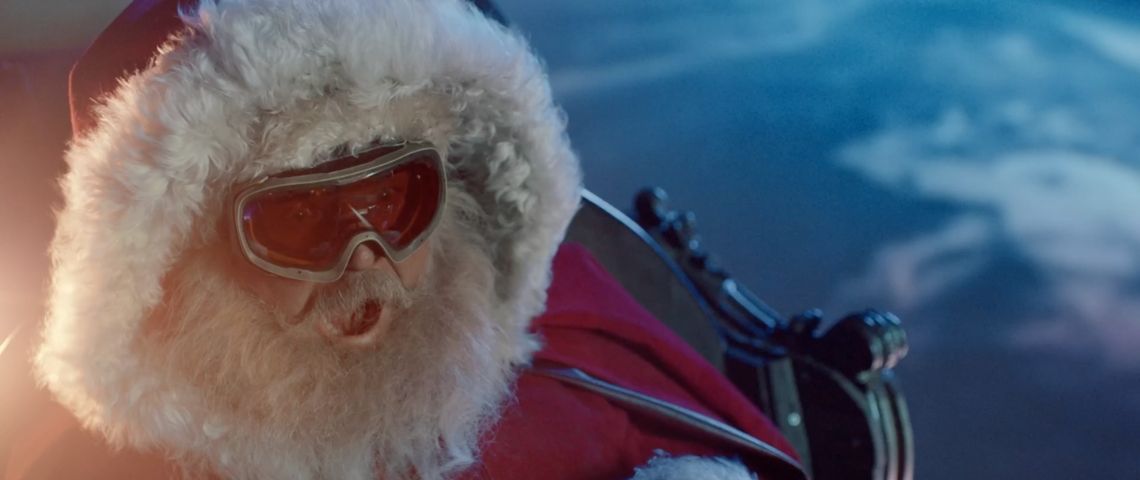 Coca-Cola revisite le packaging de ses bouteilles et présente sa collection aux motifs de Noël en édition limitée pere noel