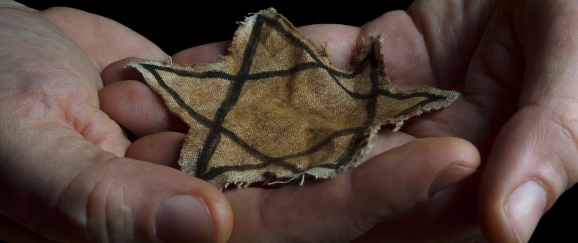 Face à l’indignation, Amazon retire de la vente des décorations de Noël à l'image d'Auschwitz étoile jaune juifs