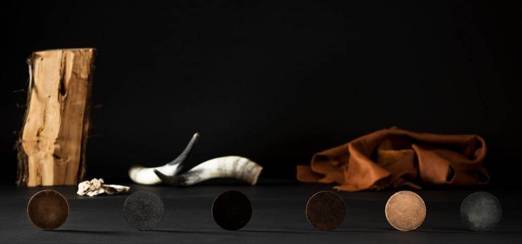 Corne, cuir, racine, café