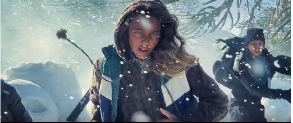 video-apple-guerre des neiges-iphone 11 Enfant qui courre dans la neige