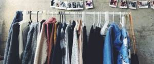 Vêtements sur cintres