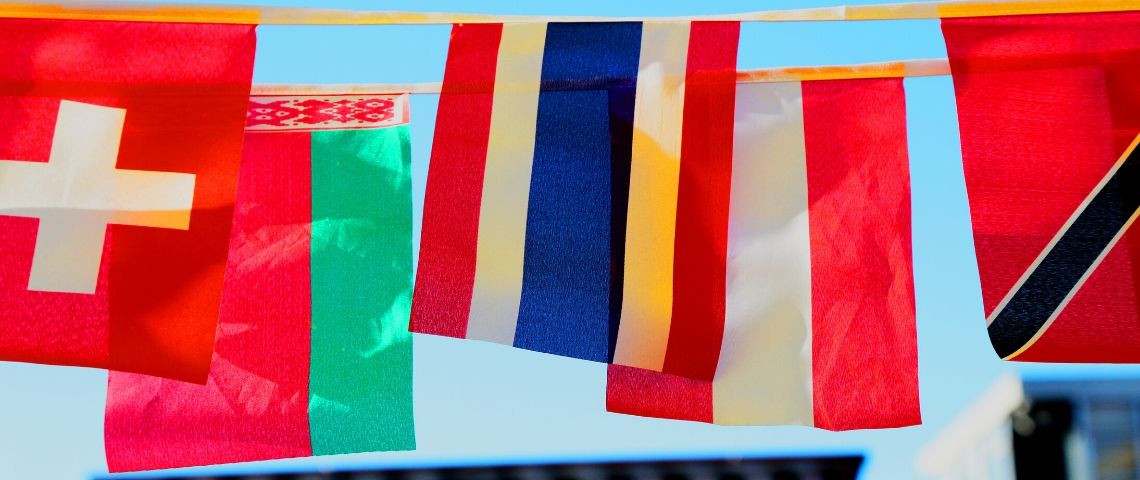 Comment trouver un nom de marque destiné à l’international ? Des drapeaux de différents pays