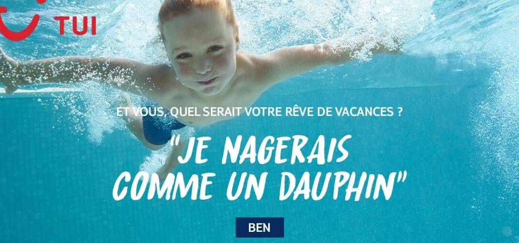 Enfant sous l'eau avec la question : Quel serait votre rêve de vacances et la réponse : je nagerai comme un dauphin