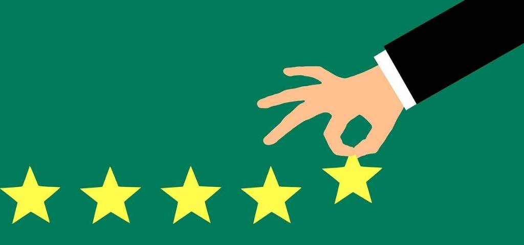 Main enlevant une étoile sur une série de 5