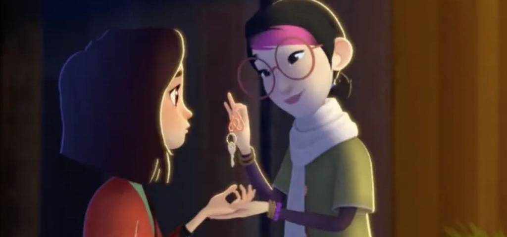 Capture d'écran du film d'animation ou une femme remet des clés avec un porte clé airbnb à une jeune fille
