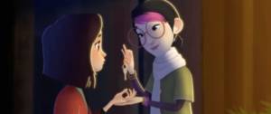 Capture d'écran du film d'animation ou une femme remet des clés avec un porte clé airbnb à une jeune fille