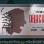 Panneau d'affichage avec l'ombre de Dracula