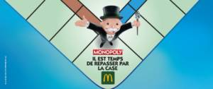 Personnage du jeu monopoly sur le plateau avec l'inscription "il est temps de repasser par la case McDo