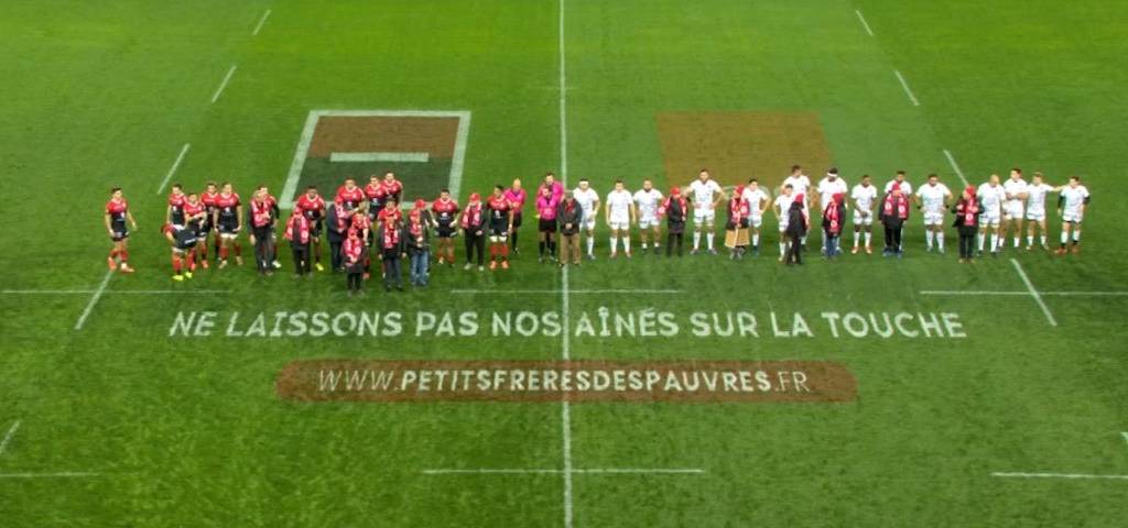 Photo des rencontres festives organisées par la ligue nationale de rugby et les petits frères des pauvres