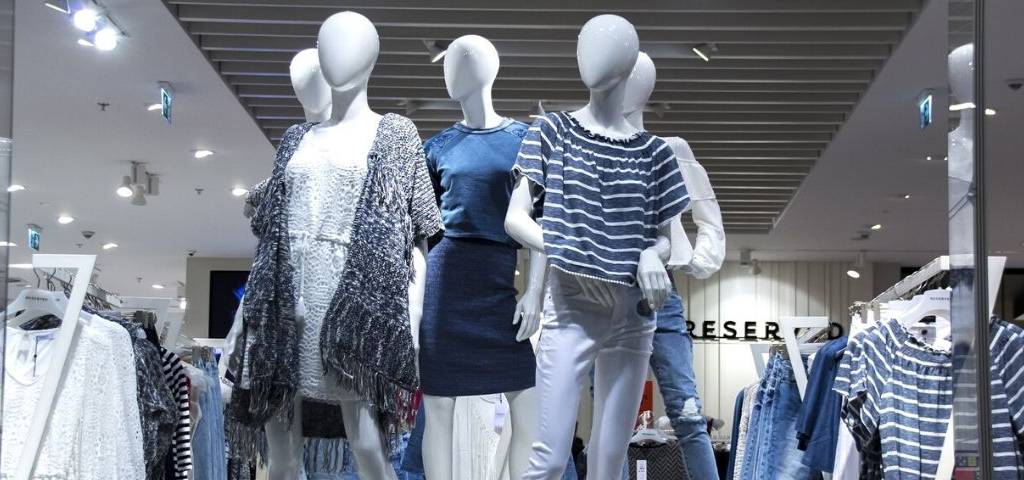 Vitrine d'une boutique dans un centre commercial