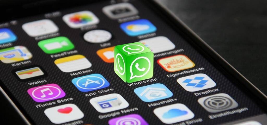 Logo Whatsapp sortant d'un téléphone portable