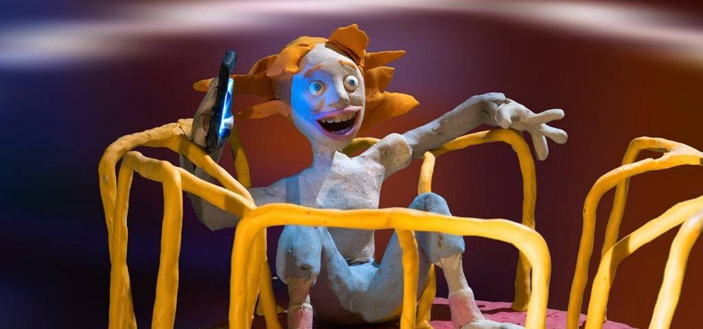NRJ Mobil s'adresse aux millenials avec son agence Buzzman à travers une campagne en pate à modeler Capture d'écran de la vidéo de NRJ Mobile
