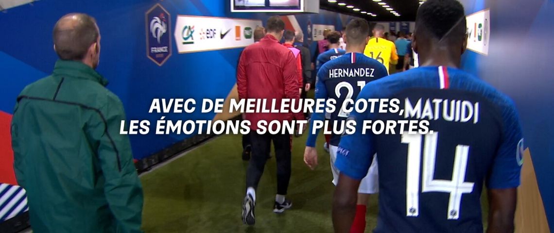 L'agence Buzzman signe la campagne de PMU Sport qui met en avant l'équipe de Football de France et un commentateur enthousiaste Equipe de foot rentrant sur le terrain