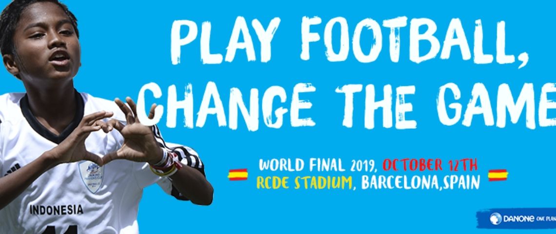 La Danone Nations Cup et Common Goal unissent leurs forces pour avoir un impact positif à travers le football Slogan Danone Nations Cup, Play Football change the Game
