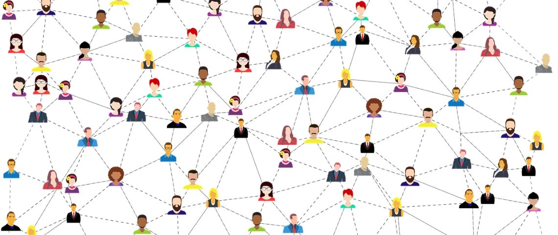 Octoly, plateforme de marketing d'influence lance un nouyveau service d'avis en ligne Pictogramme de personnes en réseau