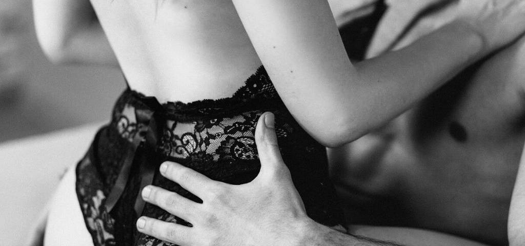 Couple en petite tenue