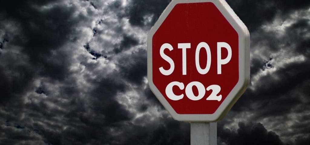 Panneau avec inscrit dessus : Stop CO2