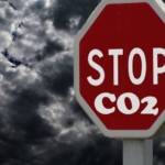 Panneau avec inscrit dessus : Stop CO2