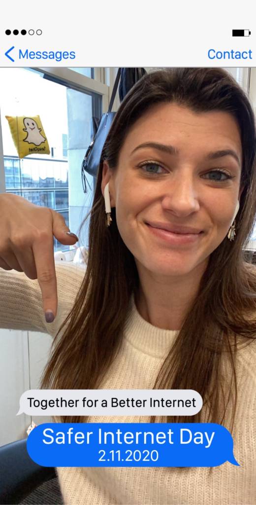 Capture d'écran de Snapchat avec une femme annoncant le Safer Internet Day 