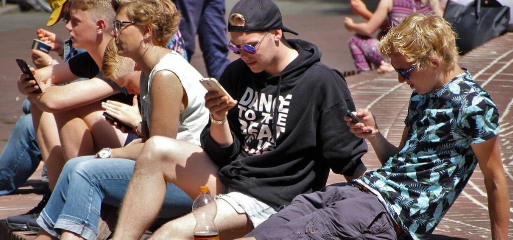 Jeunes devant leurs écrans