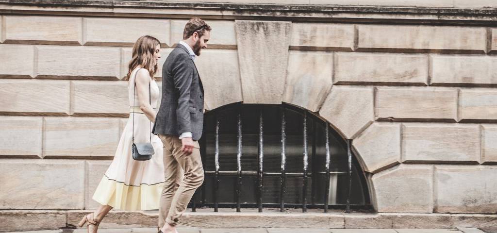Couple marchant