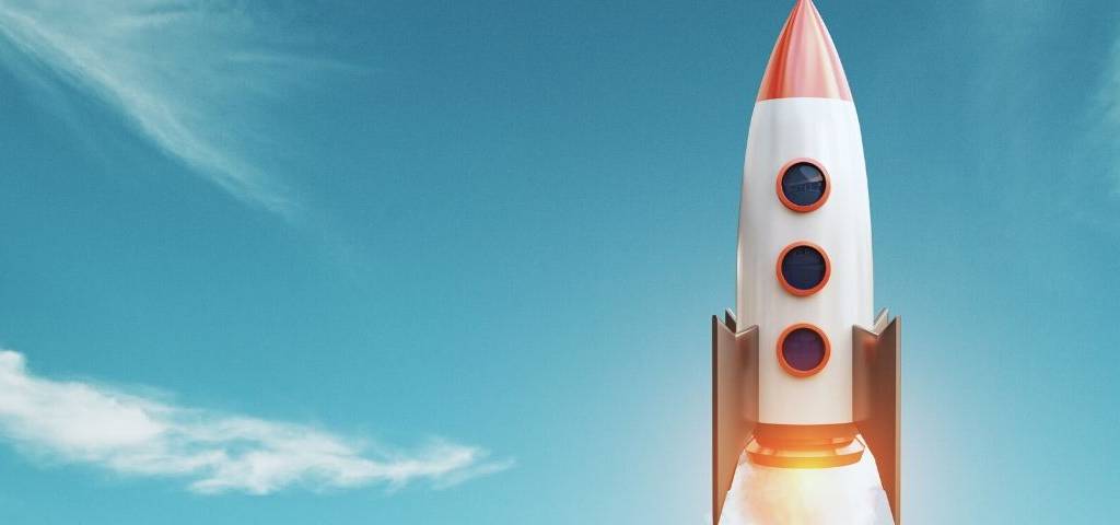 Comment développer ses ventes et sa visibilité avec son site web ?  Une fusée dans le ciel