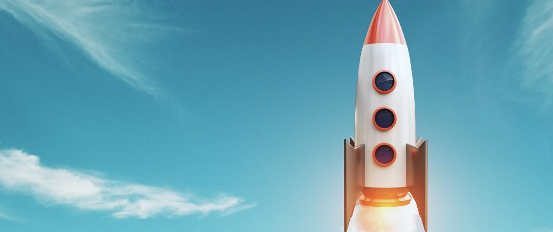 Comment développer ses ventes et sa visibilité avec son site web ?  Une fusée dans le ciel