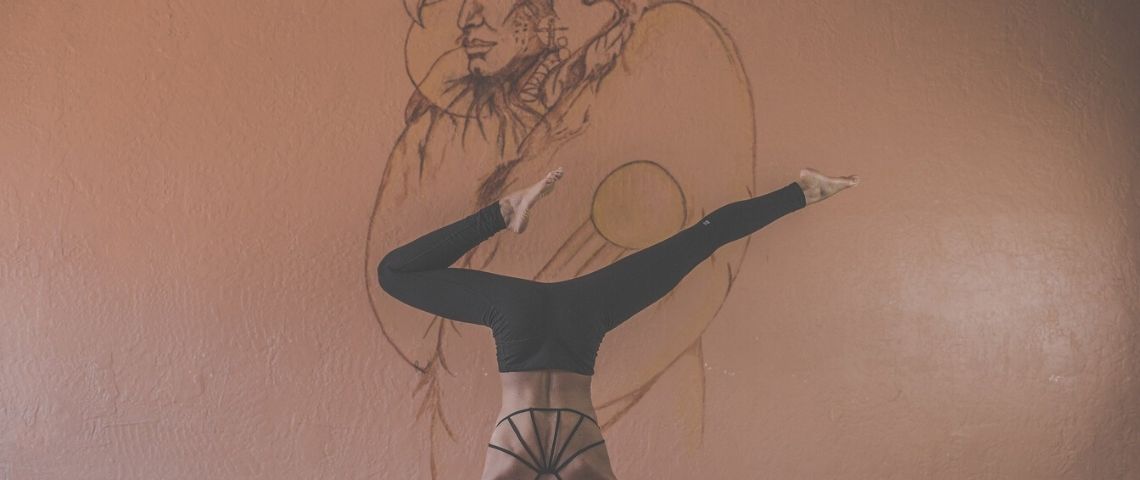 Circle, marque sportswear, qui concoit des vêtements en bouteilles en plastiques recyclées, a choisi le studio de création et production Wolfgang Femme faisant du Yoga