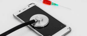Stéthoscope posé sur un smartphone