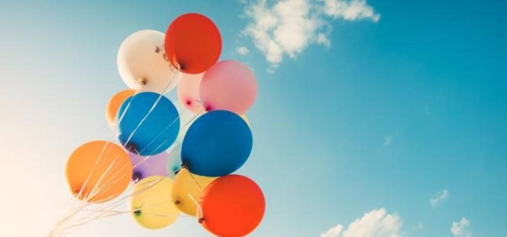 Des ballons dans l'air