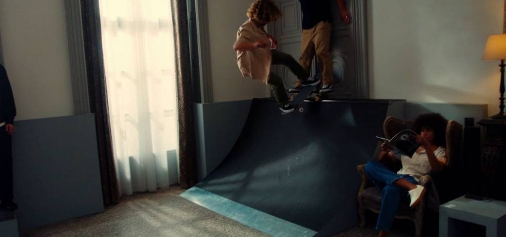 Skateroom dans une chambre d'hôtel