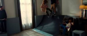 Skateroom dans une chambre d'hôtel