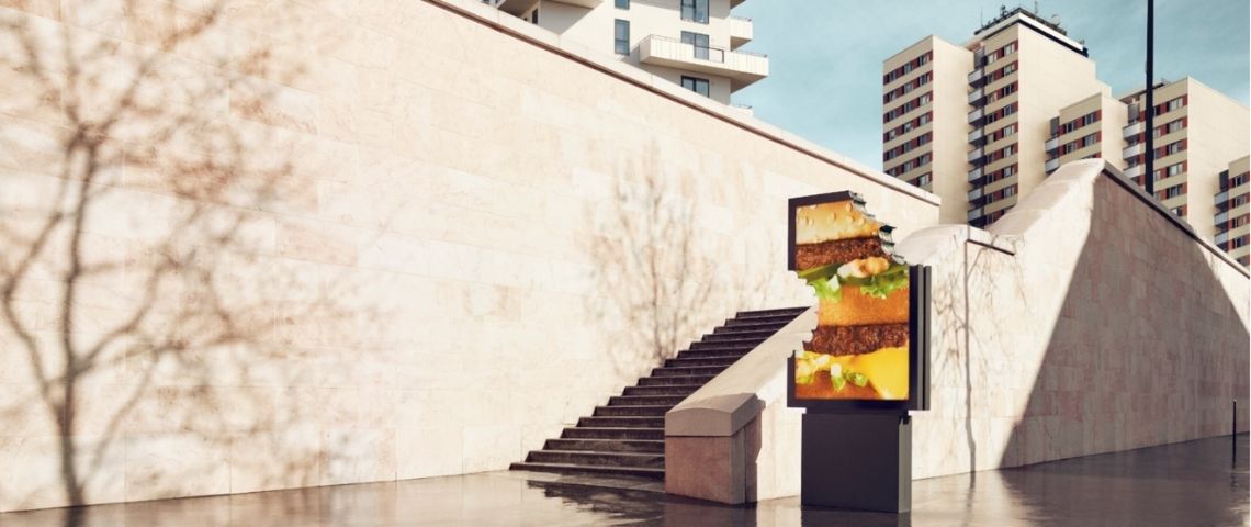 En parallèle de sa campagne d’affichage dite No Logo McDonald's et son agence TBWAParis lance une campagne d'affichage Core No Logo Visuel de la campagne Core No Logo