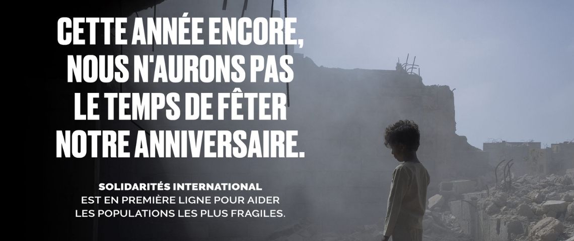 Solidarités International a mandaté l'agence SocialClub pour une prise de parole globale (TV, cinéma, presse, affichage et sur les réseaux sociaux) à l’occasion des 40 ans de l’ONG Solgan de la campagne : Cette année encore, nous n'aurons pas le temps de fêter notre anniversaire. Avec en arrière plan un enfant sur des débris d'immeubles suite à un bombardement