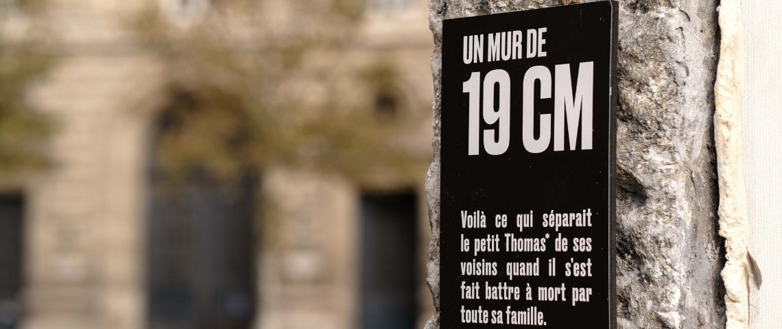 Parce que ces chiffres sur les violences faîtes aux enfants sont alarmants « Innocence en Danger » et Rosapark brisent le mur du silence Visuel de la campagne #JusteUnMur