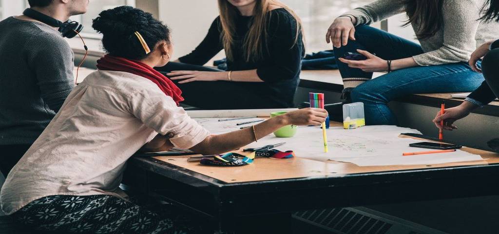 Etudiants en réunion