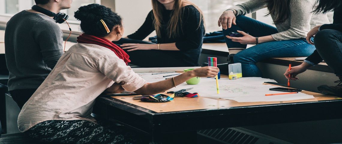 Les Impacteurs s’associe à Kedge Business School et à Sciences Po Bordeaux pour sensibiliser plus de 1 500 de leurs étudiants à créer des entreprises responsables Etudiants en réunion
