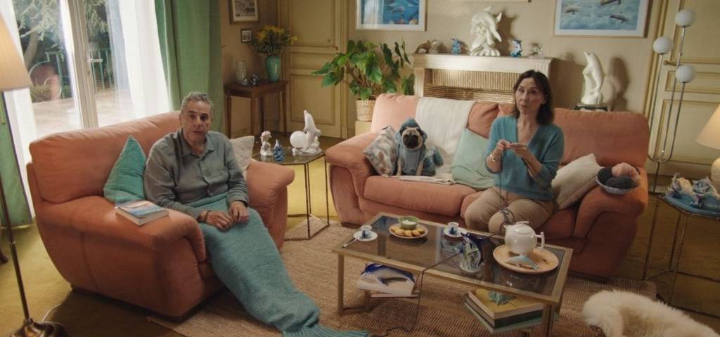 Famille devant sa télévision
