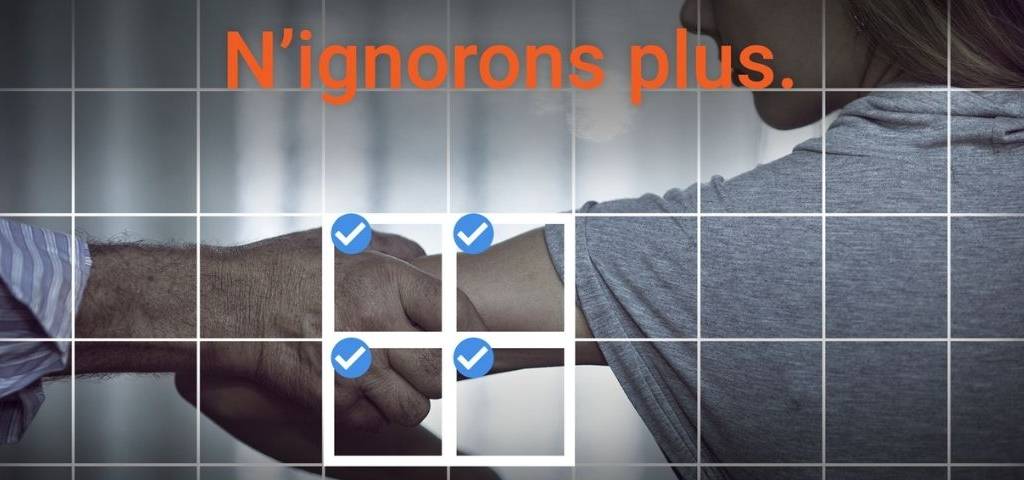 Hommes tenant une jeune femme par le bras