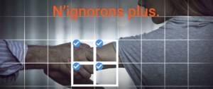 Hommes tenant une jeune femme par le bras