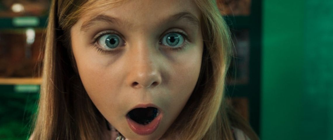 L'agence Saatchi&Saatchi signe la dernière campagne de Red by SFR Capture d'écran du film publicitaire de SFR avec une jeune fille bouche bée