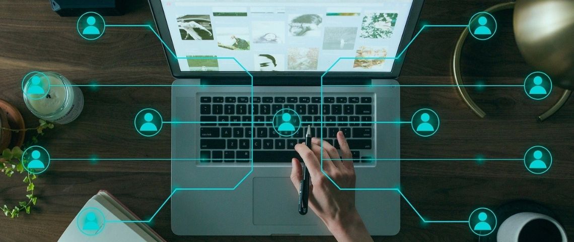 DeepReach annonce une levée de fonds de 8,2 m€ pour accélérer son développement et optimiser la communication locale des marques. Ordinateur avec un réseau