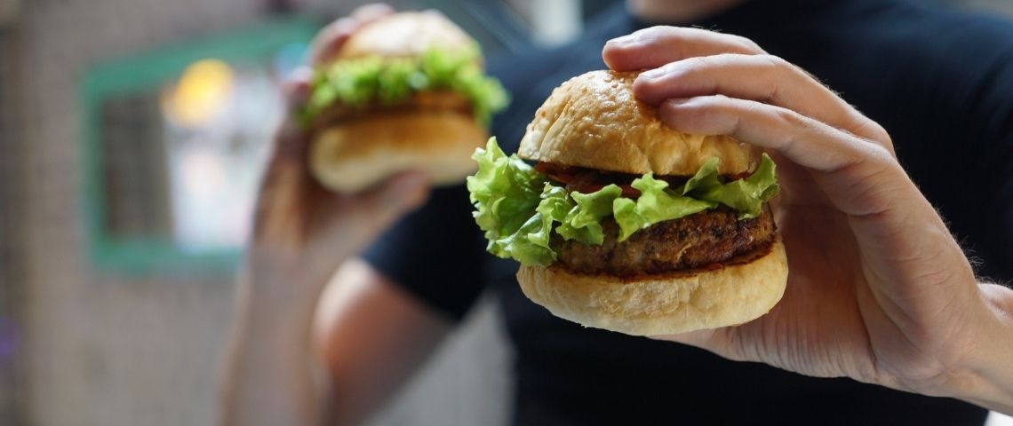 la chaine de fast food McDonald’s se lance dans les produits végétariens avec McPlant Burger
