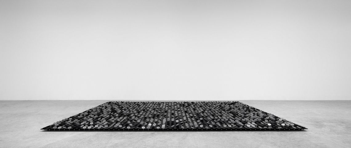 Jaeger-LeCoultre dévoile une oeuvre réalisée par l'artiste Suisse Zimoun Baptisée « 1944 prepared dc-motors, MDF Panels 72 x 72cm, metal discs Ø 8 cm, 2020 »  1944 prepared dc-motors, MDF Panels 72 x 72cm, metal discs Ø 8 cm, 2020