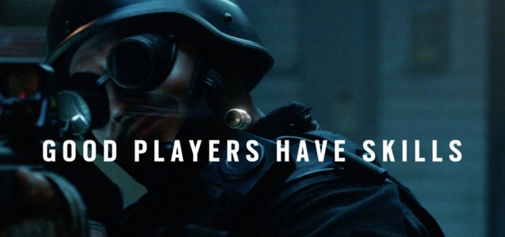 Homme armé avec l'inscription : Good player have skills