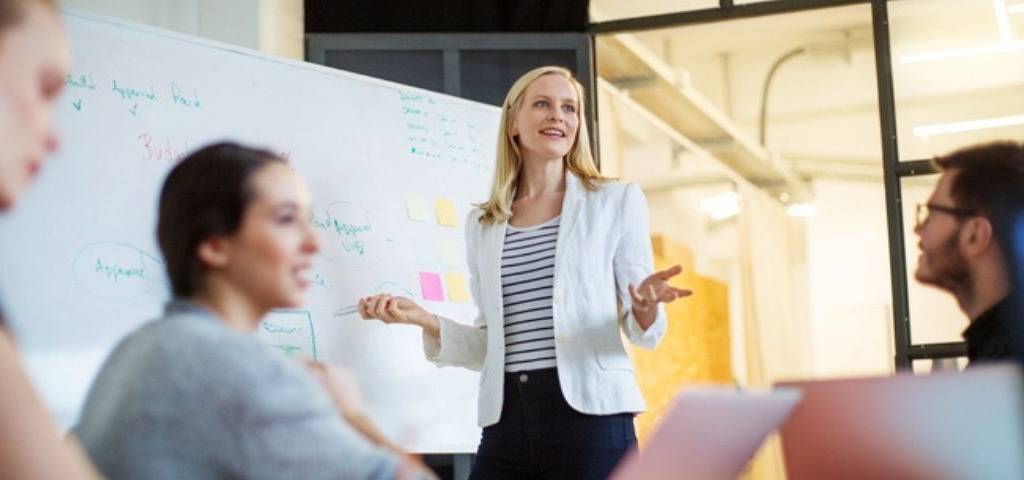 Salesforce Commerce Cloud : Bonne ou mauvaise idée pour votre SEO ?  Réunion d'entreprise